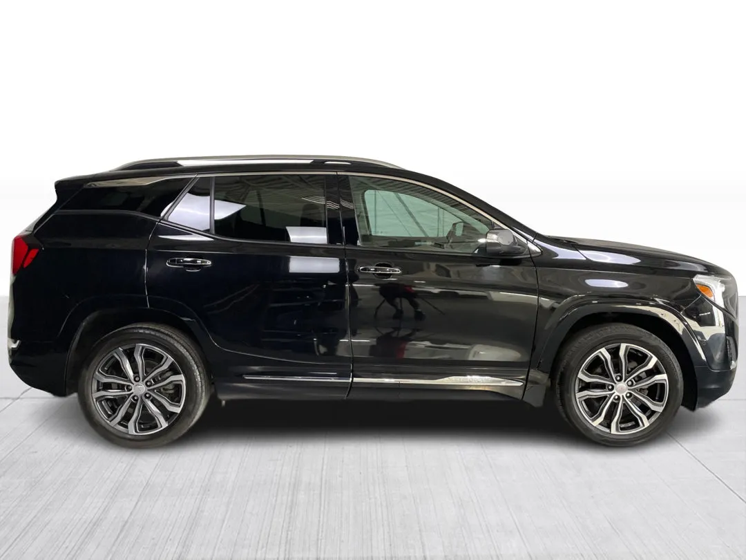 2021 GMC Terrain — photo 2