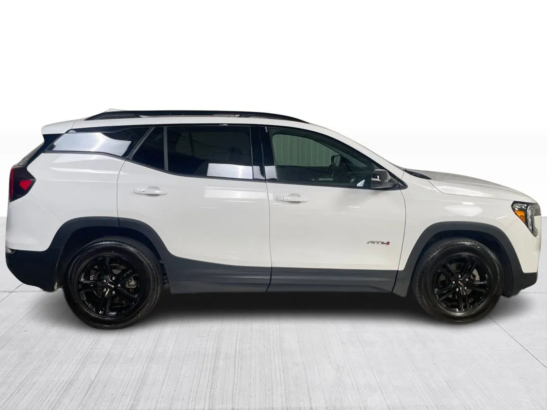 2024 GMC Terrain — photo 2