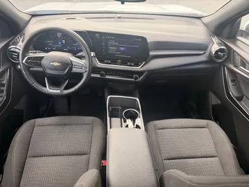2025 Chevrolet Equinox - image 9