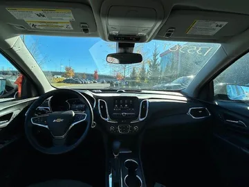 2023 Chevrolet Equinox - image 9