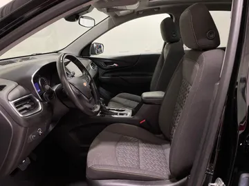 2022 Chevrolet Equinox - image 3