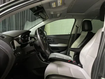 2018 Chevrolet Trax - image 3
