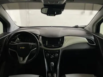 2018 Chevrolet Trax - image 4