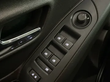 2018 Chevrolet Trax - image 27