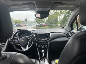 2020 Chevrolet Trax - image 8