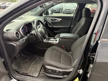 2019 Chevrolet Blazer - image 10