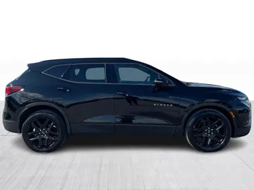 2019 Chevrolet Blazer - image 2