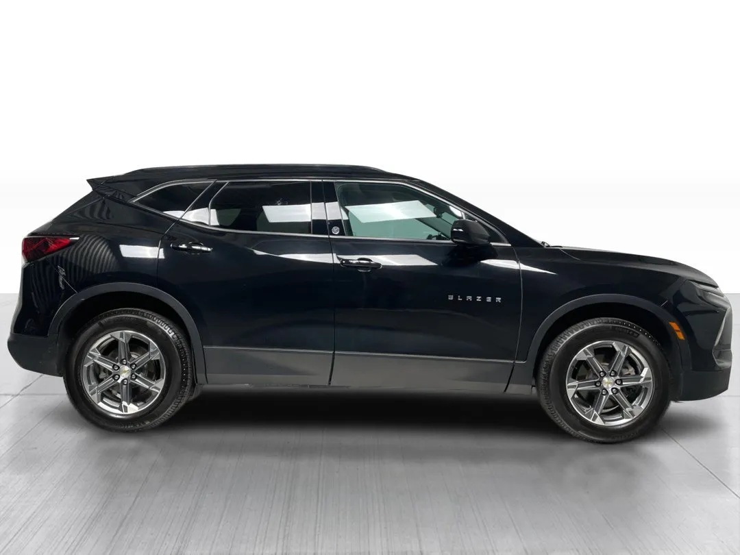 2023 Chevrolet Blazer — photo 2