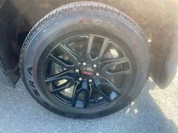 2022 GMC Sierra 1500 Limited - image 6