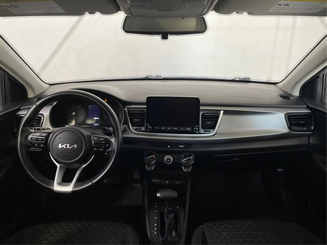 2023 Kia Rio 5-door — photo 4
