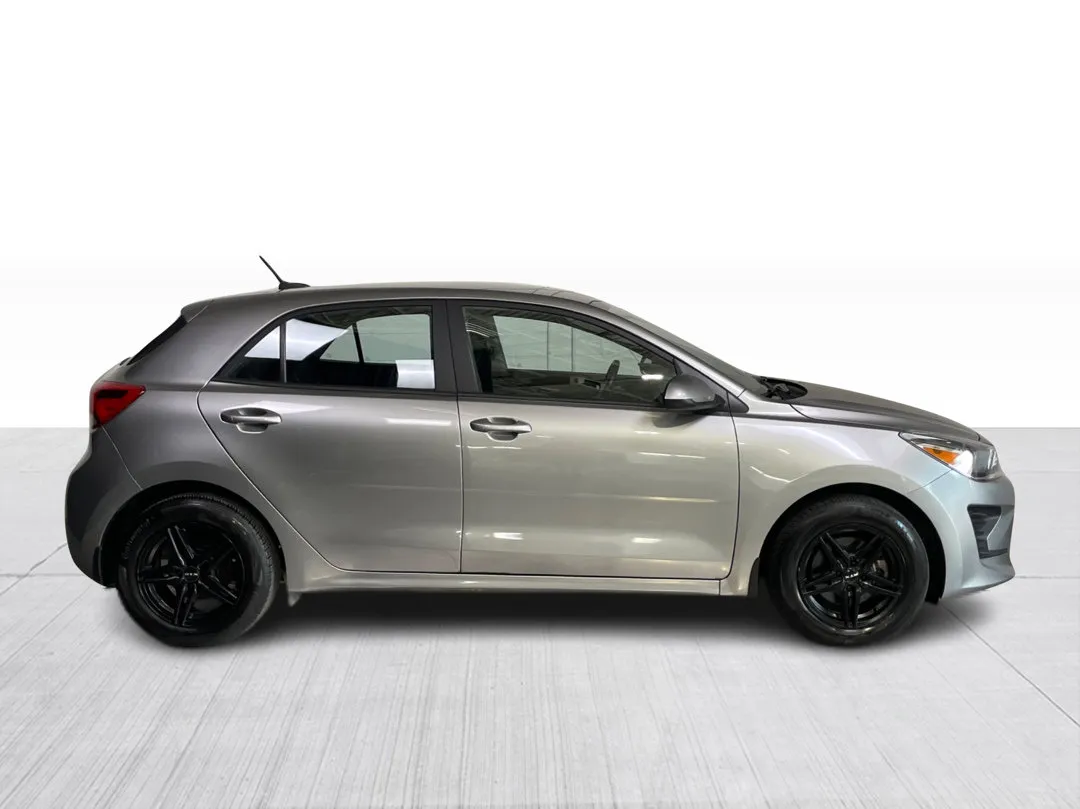 2023 Kia Rio 5-door — photo 2