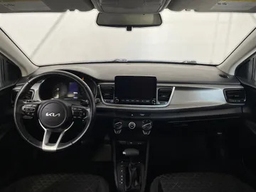 2023 Kia Rio 5-door - image 4