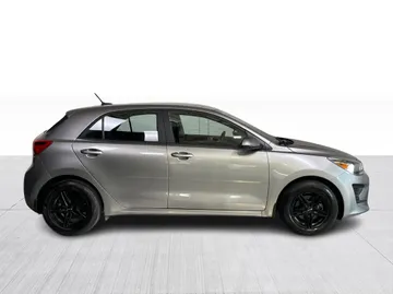 2023 Kia Rio 5-door - image 2
