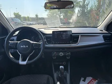 2022 Kia Rio 5 - image 9