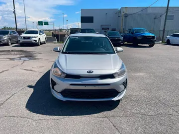 2021 Kia Rio 5-door - image 2