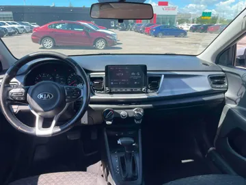 2021 Kia Rio 5-door - image 9
