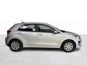 2021 Kia Rio 5 - image 9