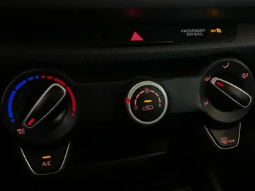 2021 Kia Rio 5 - image 16