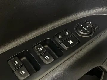 2021 Kia Rio 5 - image 17