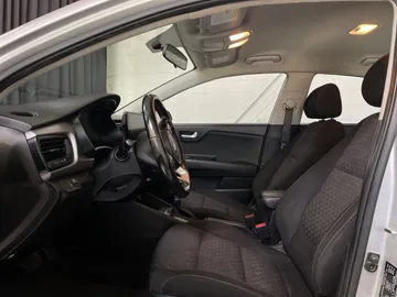 2021 Kia Rio 5 - image 10