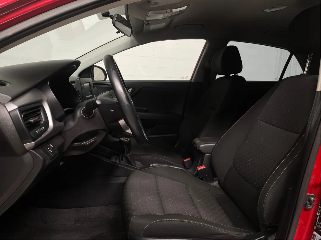 2020 Kia Rio 5-door — photo 3