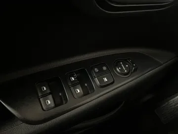 2020 Kia Rio 5-door - image 17