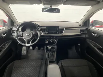 2020 Kia Rio 5-door - image 4
