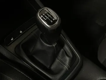 2020 Kia Rio 5-door - image 23