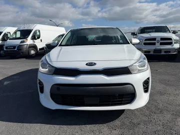 2018 Kia Rio 5-door - image 2