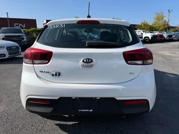 2018 Kia Rio 5-door - image 6