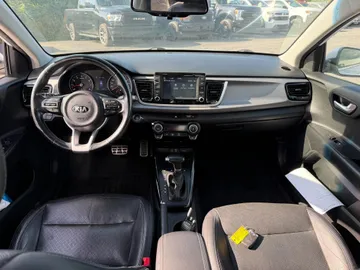 2018 Kia Rio 5-door - image 9