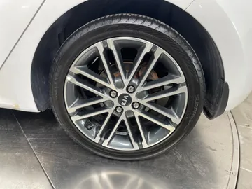 2018 Kia Rio 5 - image 7