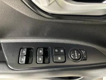 2018 Kia Rio 5 - image 25