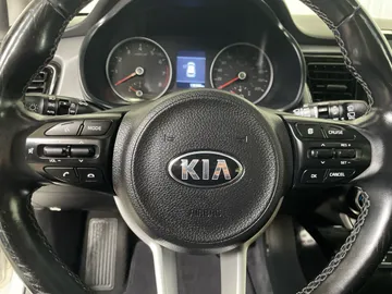 2018 Kia Rio 5 - image 19