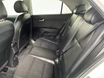 2018 Kia Rio 5 - image 16