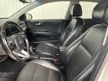 2018 Kia Rio 5 - image 3