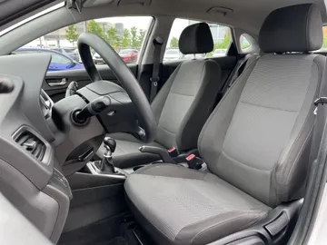 2020 Hyundai Accent - image 3