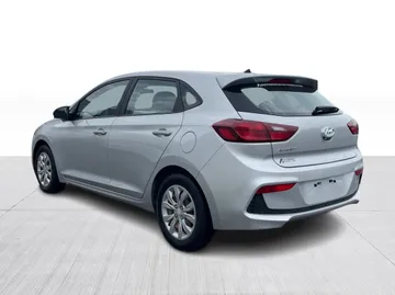2020 Hyundai Accent - image 9