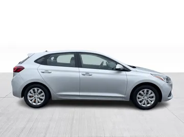 2020 Hyundai Accent - image 2