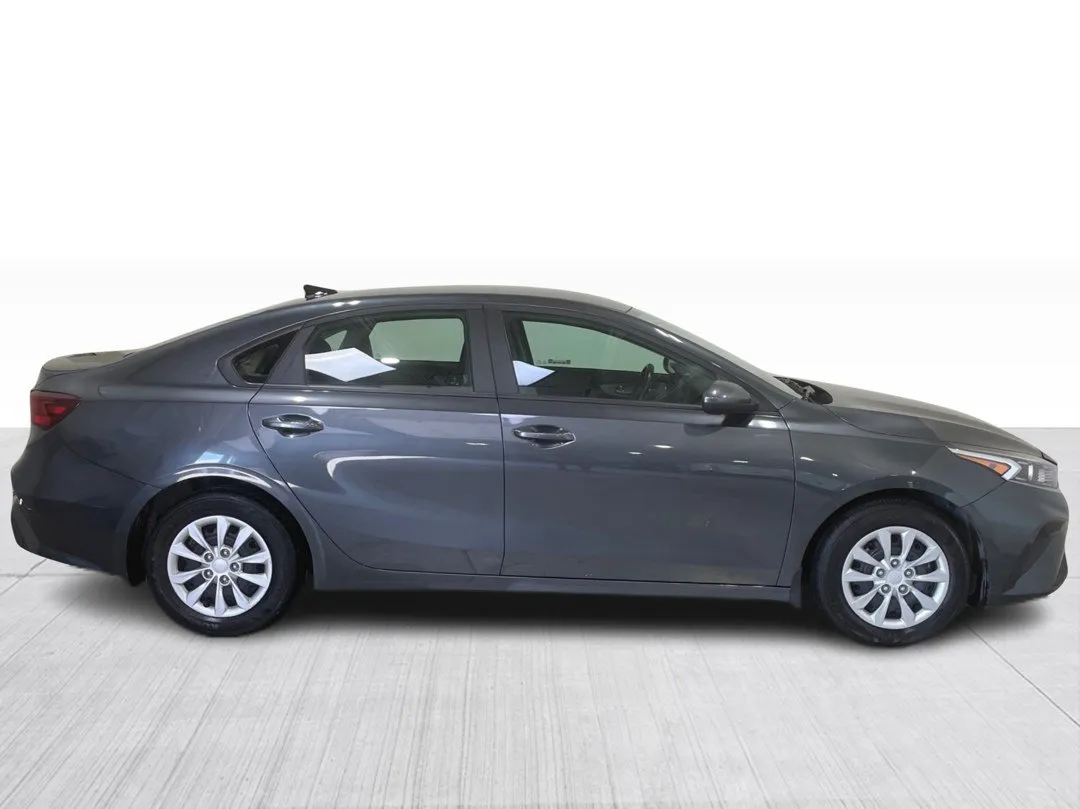 2024 Kia Forte — photo 2