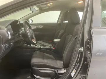 2024 Kia Forte - image 3