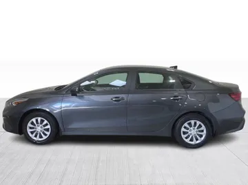 2024 Kia Forte - image 10
