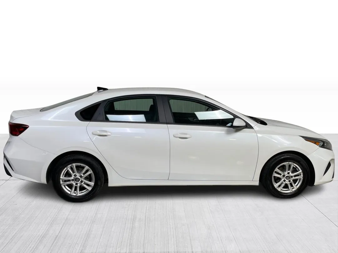 2022 Kia Forte — photo 2