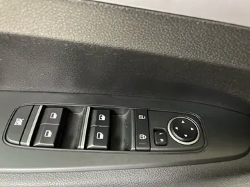 2022 Kia Forte - image 21