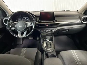 2022 Kia Forte - image 4