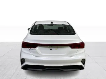 2022 Kia Forte - image 12