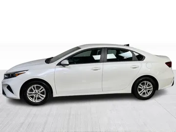 2022 Kia Forte - image 10