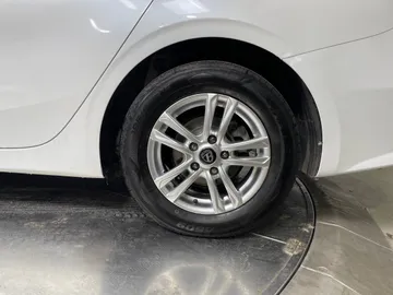 2022 Kia Forte - image 6