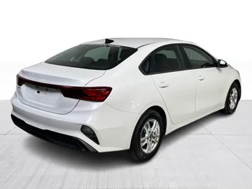 2022 Kia Forte - image 14
