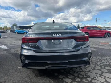 2023 Kia Forte - image 6
